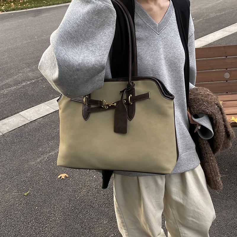 Premium matte leather large capacity tote bag underarm bag women's 2025 new fashion retro lock portable big bag