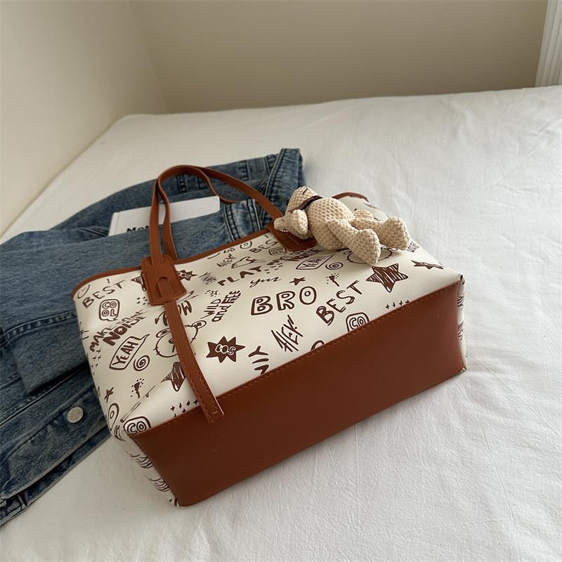 Pu Large Tote Bag For Women With Zipper Closure And Inner Pockets For Daily Use