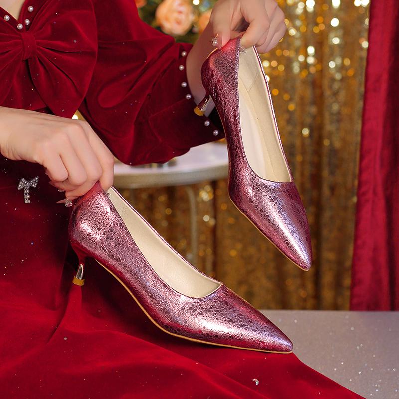 Modne nowe francuskie płytkie buty ślubne z czubkiem na Wiosnę i Jesień 2025, w zestawie z pojedynczymi butami dla druhen na wąskim obcasie