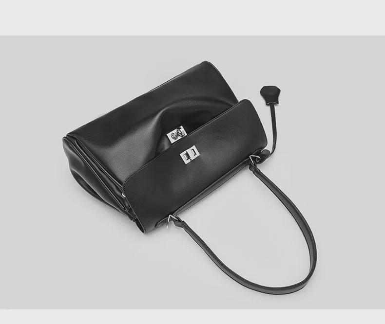 Women's High-Capacity Black Messenger Tote - Autumn/Winter 2024 Fashionable Shoulder Bag for Commuting.