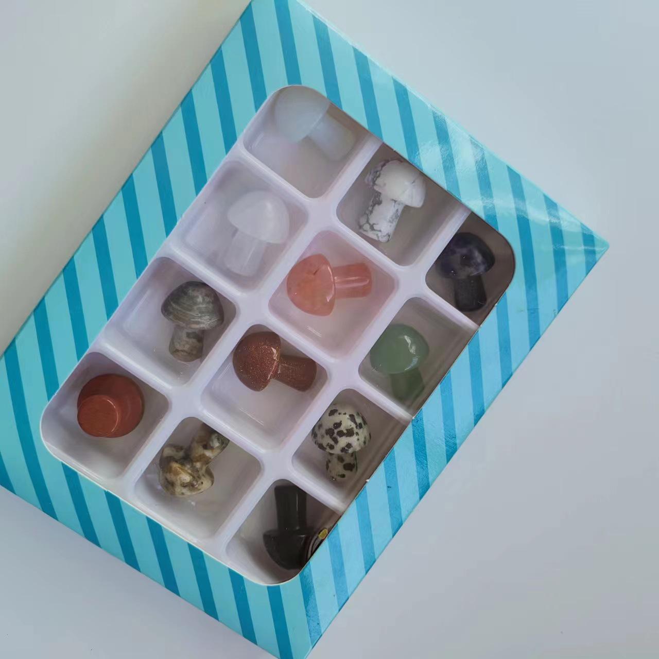 

Набір натуральних кришталевих грибних прикрас із 12–24 різнокольоровими міні-грибами-камінням 20mm x 15mm