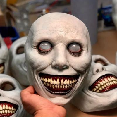 Halloween Cos Exorzist Lächelndes Weißes Gesicht Weiße Augen Dämonenmaske Horror-Maske Maskerade Spukhaus Horror-Maske Rollenspiel