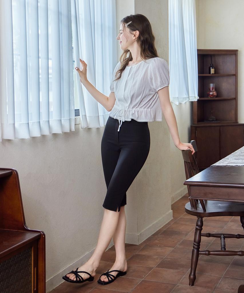 Eosseu Slit Lace Capri Pants (Black)