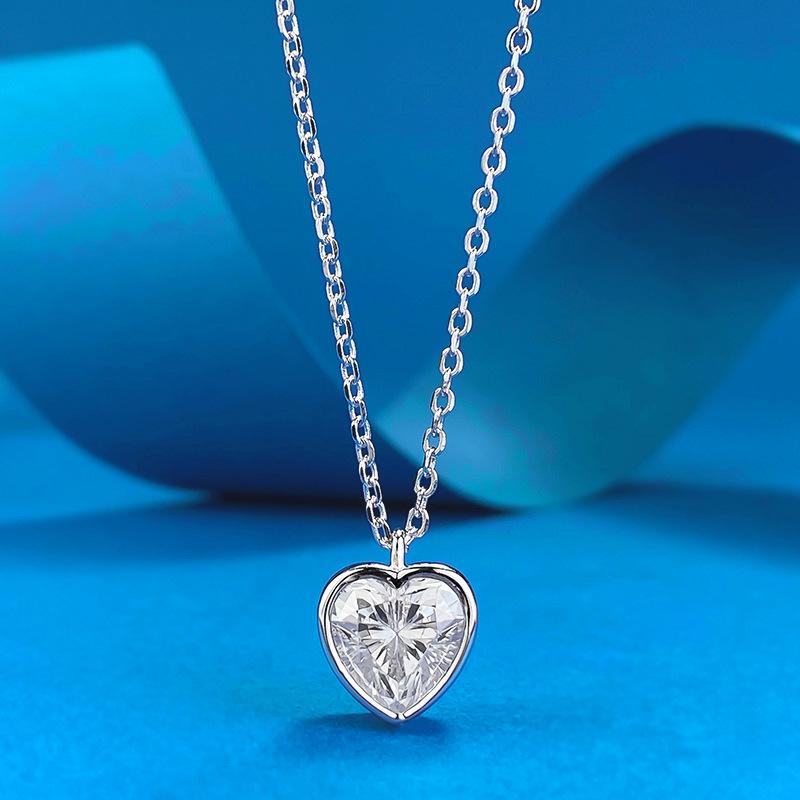 Lulu Tong S925 Silver Heart-Shaped Simulated Diamond Pendant for Women