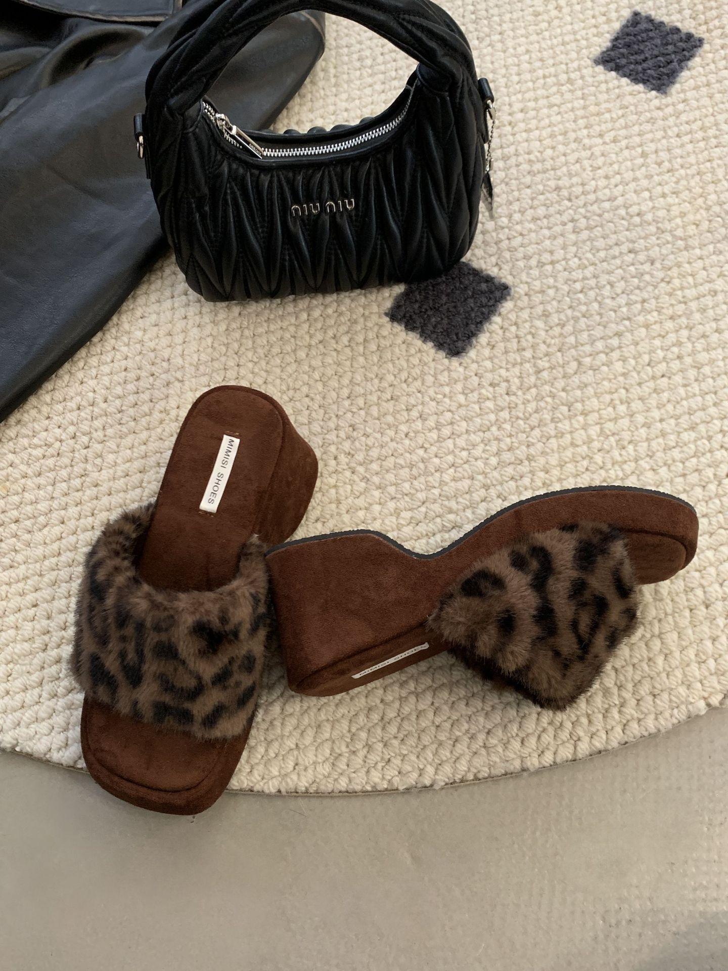 

French fashion leopard print thick high-heeled cotton slippers women s 2025 autumn and winter new gentle square head one-word fluffy slippers 39 леопард друку кольору
