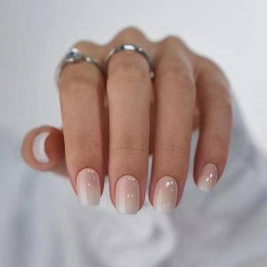 Hochwertige tragbare künstliche Nägel im Mandel-Nude-French-Stil – mittellange und lange Nagelspitzen