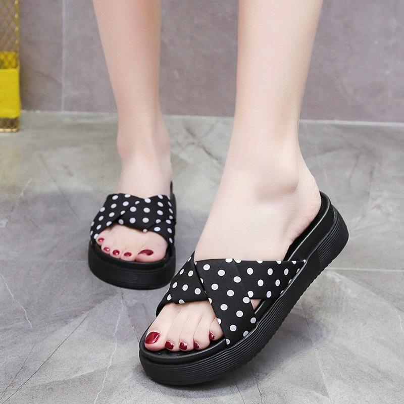 Polka dot cross beach soft bottom women's sandals summer new non-slip flat bottom go out slippers