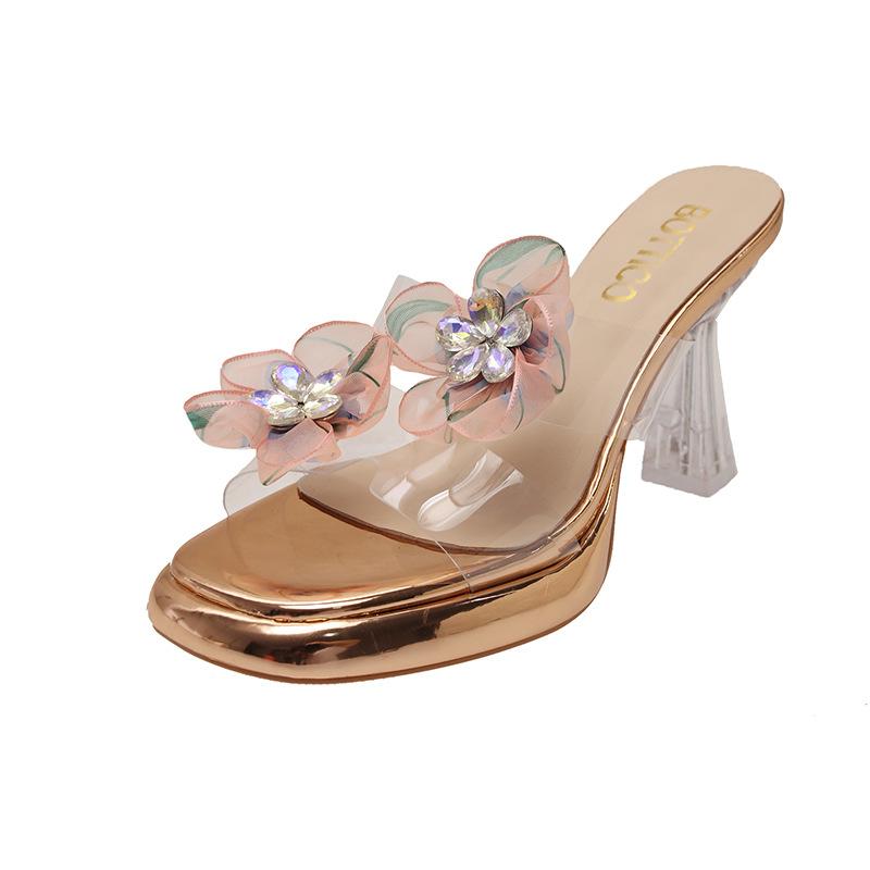 

Xiaoxiangfeng square head flower rhinestone high-heeled sandals 2025 summer outer wear waterproof table crystal thick heel beautiful high heels 39 золотой