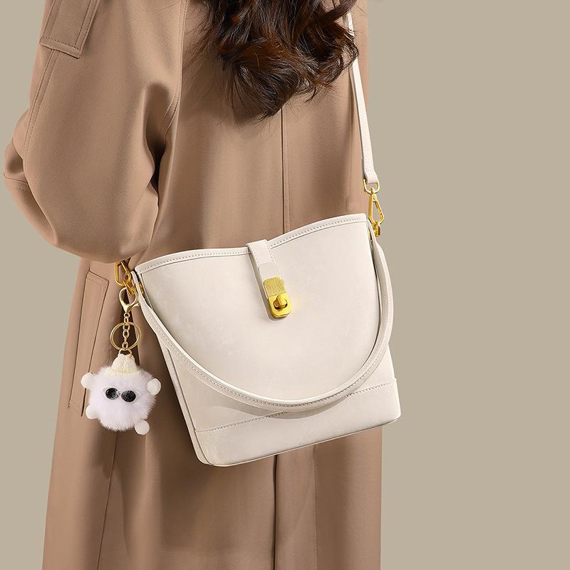 

Bucket Bag 2025 New Autumn Winter Women s Bag Versatile Fashion Crossbody Bag Large Capacity Handbag Single Shoulder Commuter Bag бежевий