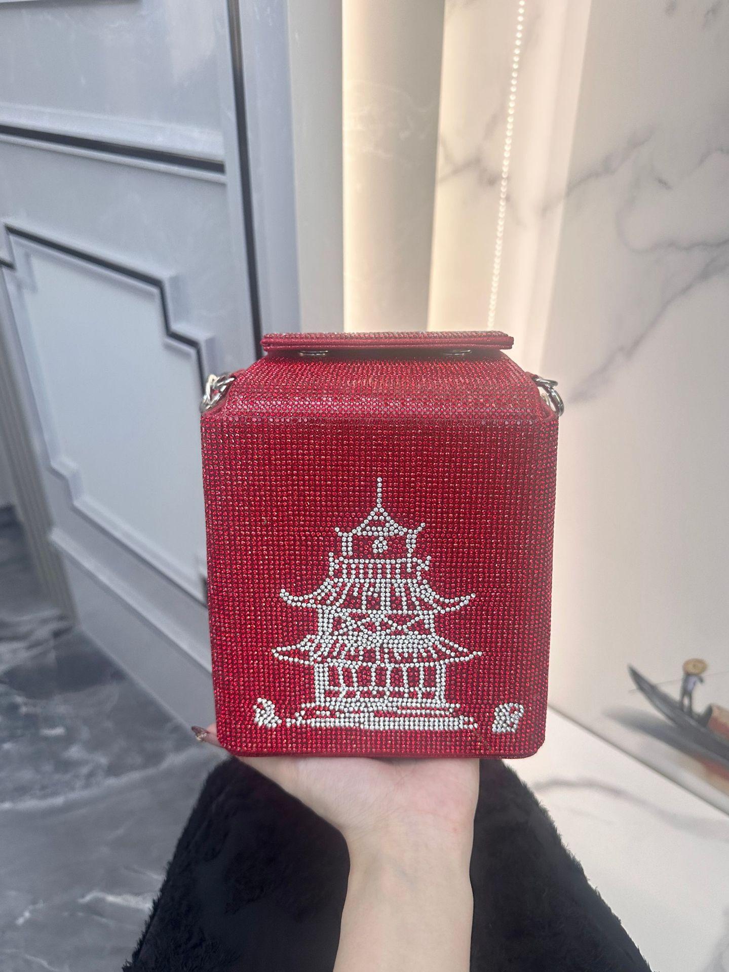 2026 summer Chinese style fashion design ins personality funny small bag Internet celebrity shoulder messenger box bag красный