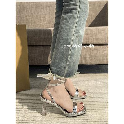Pantoufles d'été pour femmes explosion avec argent brillant sensation de niche haut de gamme chaussures transparentes annuelles sandales à talons hauts port extérieur