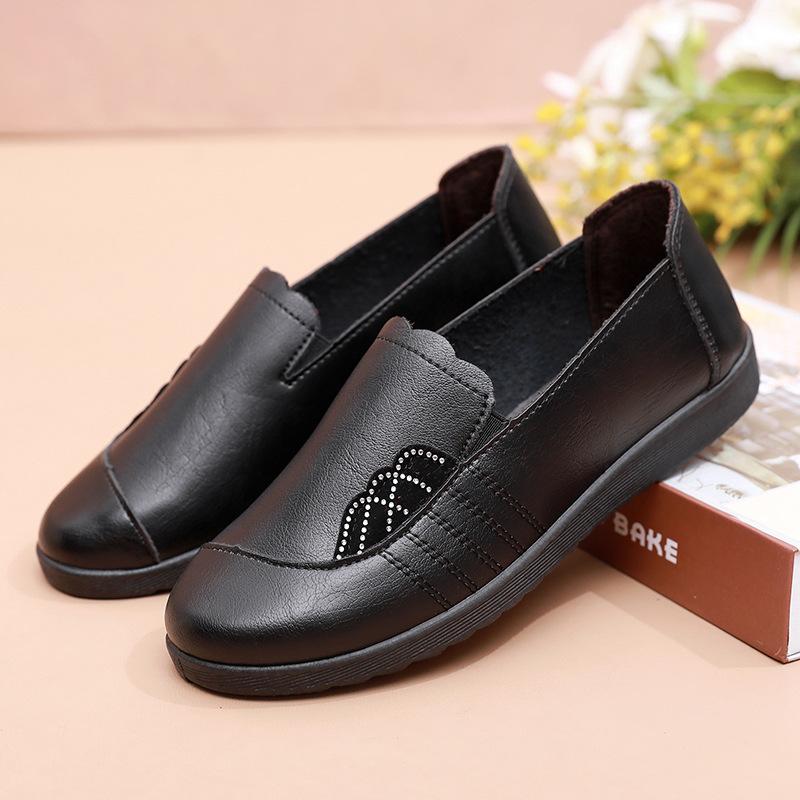 

Spring new shoes soft-soled single shoes flat-soled middle-aged women s shoes spring and autumn non-slip elderly leather shoes 35
