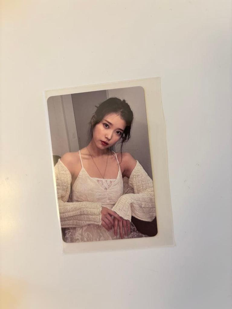 [USED] IU 5th Album HILAC (with photocard)