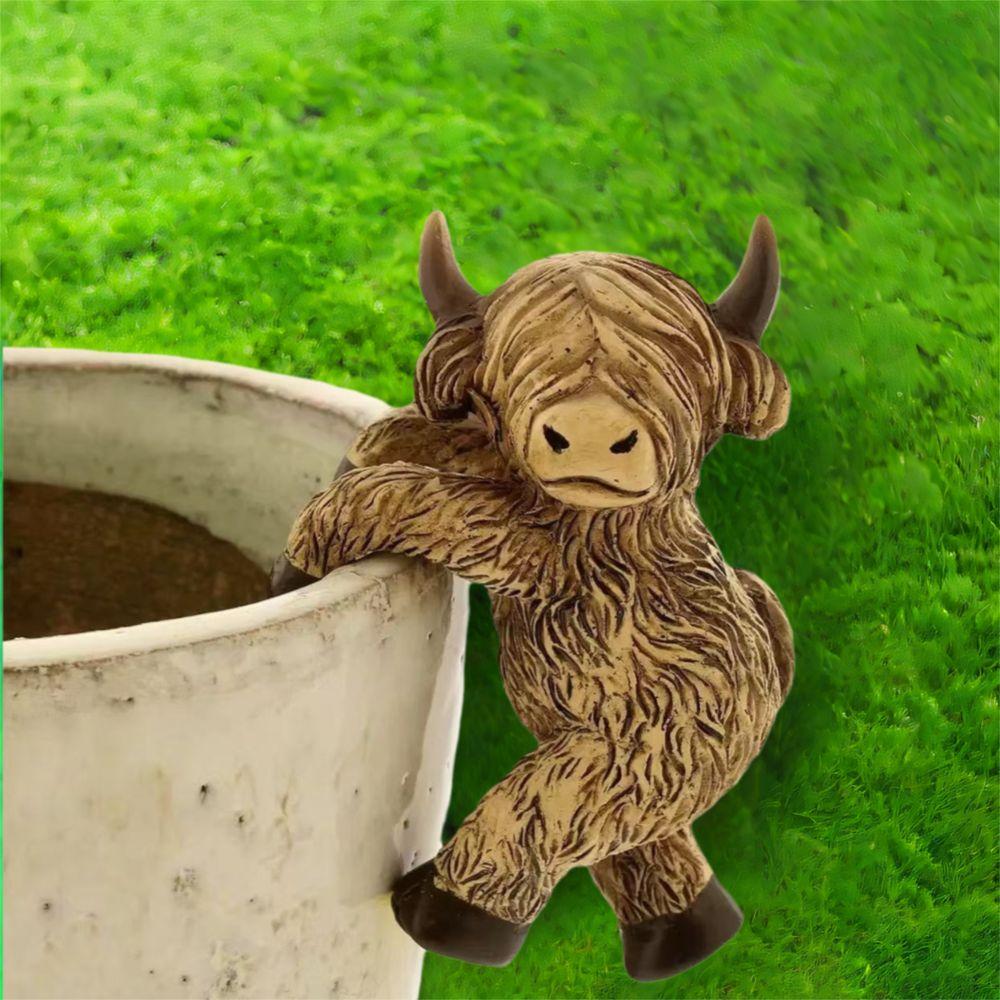 Resin Crafts Highland Cow Figurine Cartoon Climbing Cow Ornaments  For Office Outdoor Plant Decor