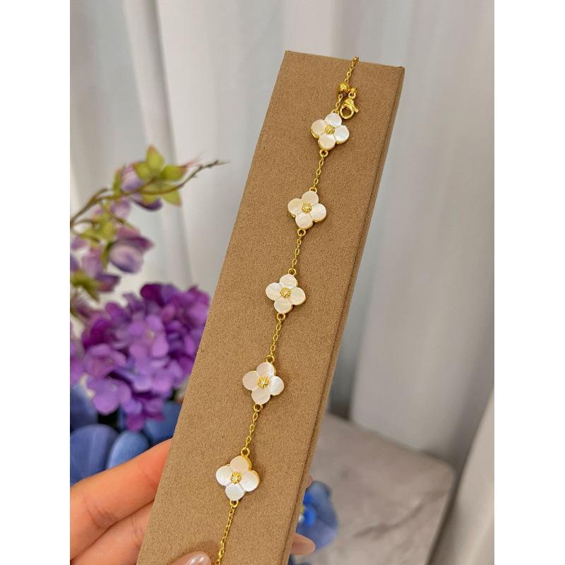 Französische Retro Vierblatt-Blume Weißes Muschel-Halsband, Fünf-Blumen-Armband, Blütenblatt-Temperament, Fortgeschrittenes Leichter Luxus-Set, Live-Übertragungszubehör