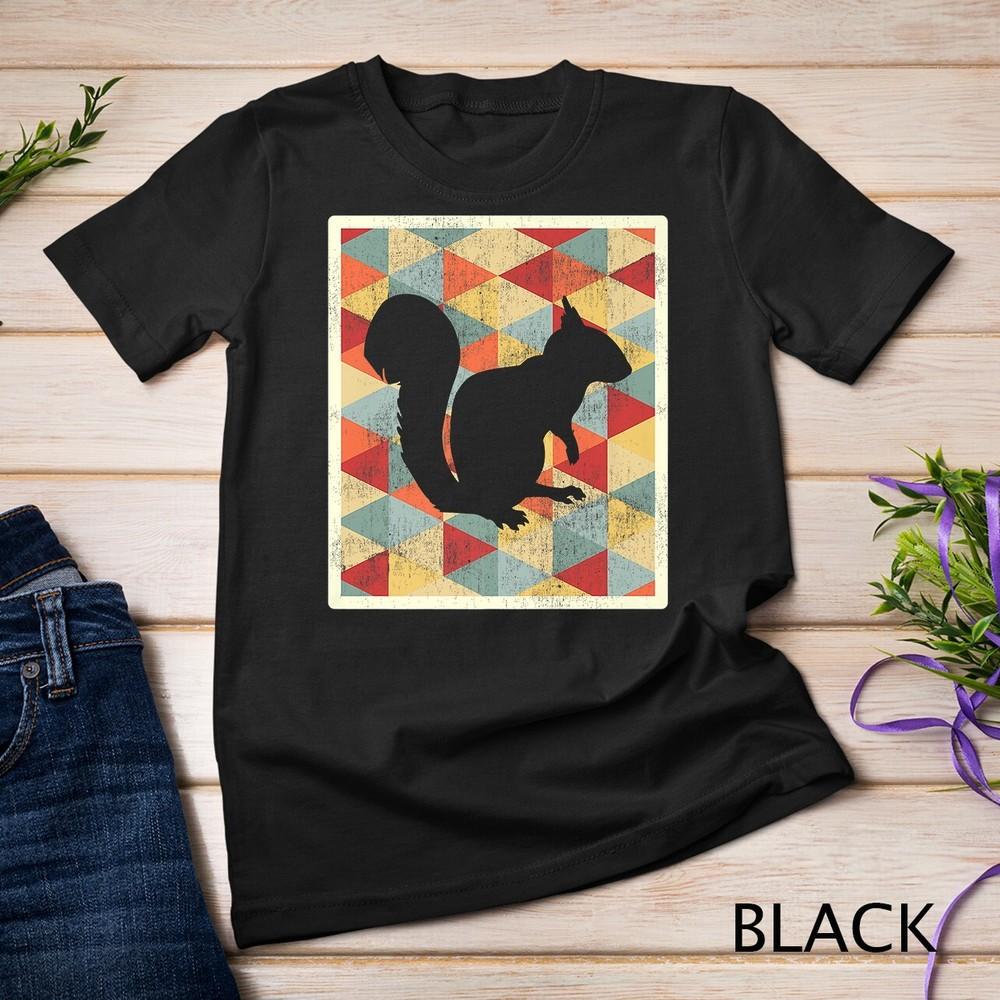 Distressed Classic Vintage 70s Style Retro Squirrel Unisex T-shirt