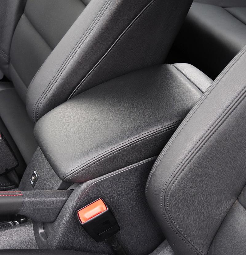 Kryt loketní opěrky pro Golf modely 09-20: Prémiová supervláknová kůže, ochrana odolná proti opotřebení