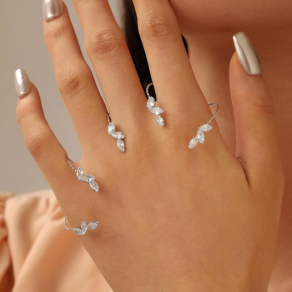 Fashion Minimalist Versatile Imitation Zircon Leaf Finger Chain Bracelet Street Photography Jewelry