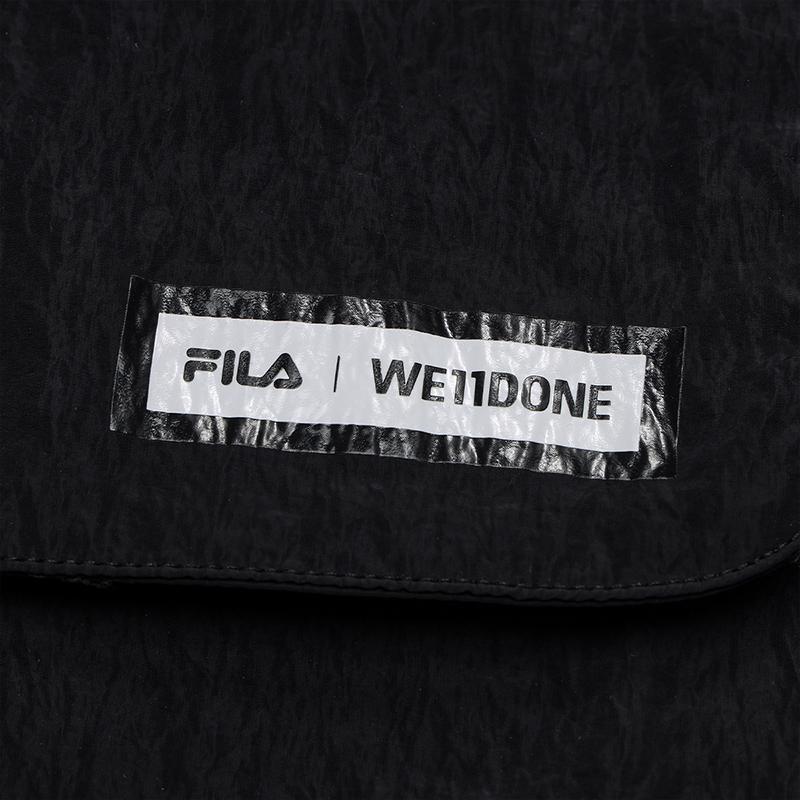 Men's FILA Jackets Men's Pitch Black Hooded (Non-detachable) Moderate Straight Fit