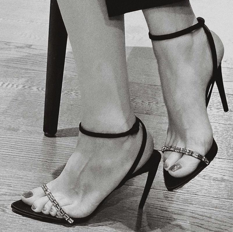 Fashion 2025 Summer New Line With Rhine-Diamond Sexy Sandals Women'S Pointed Open Toe Slim Heel Beautiful Black High Heels