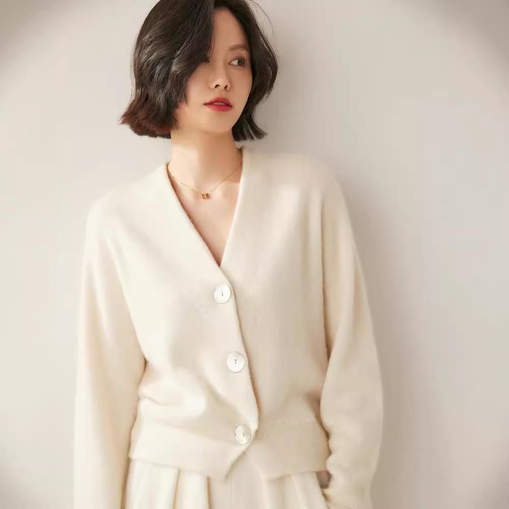 Women's V-Neck Cashmere Cardigan with Shell Buttons - Waist-Cinching, Long-Sleeve Knit Sweater