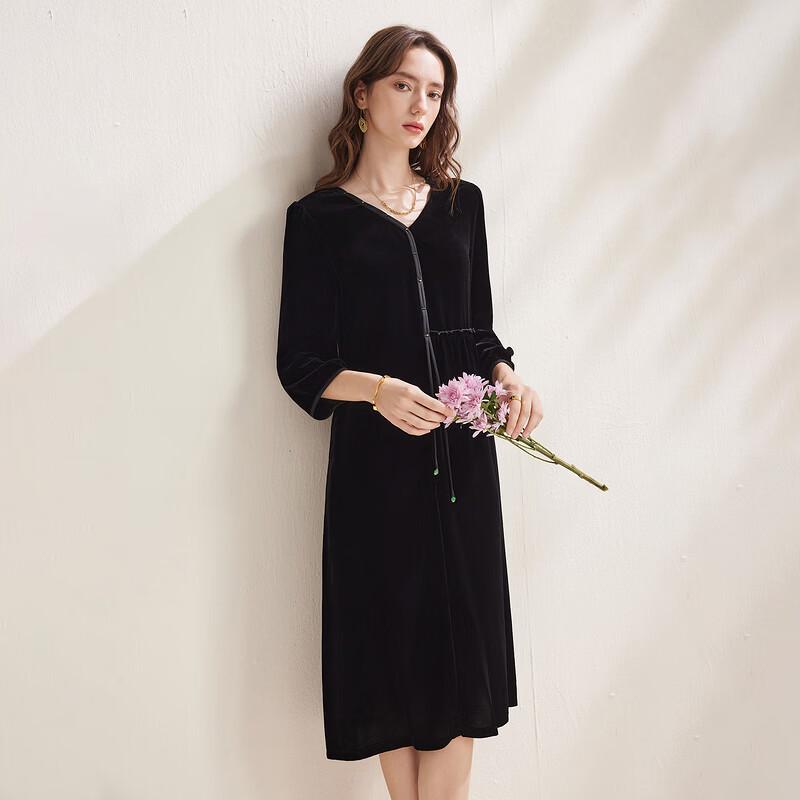 Elegant Retro Velvet A-Line Dress with V-Neck and Pendant