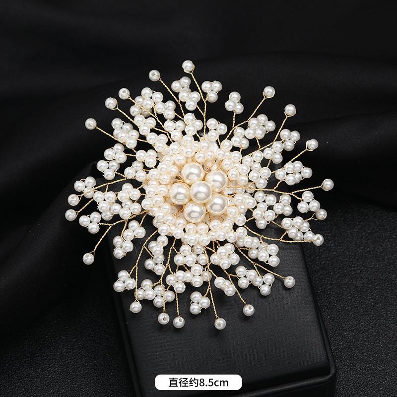 Handmade high-end temperament luxury pearl snowflake brooch women's high-end sense elegant corsage coat pin accessories