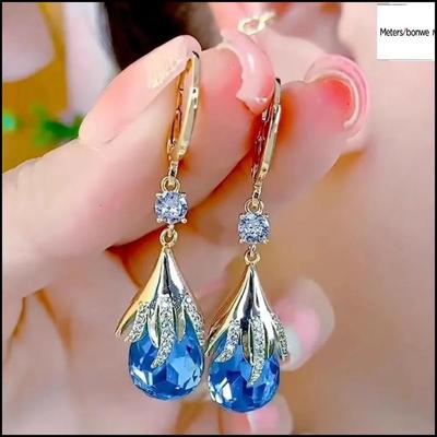 Fashionable And Elegant Crystal Water Drop Earrings