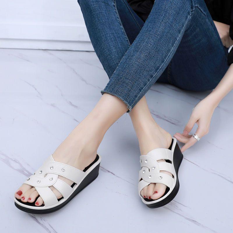 Fashion Women's High Heels Slippers Summer Style for Outerwear Thick Soled Fashion Home Anti Slip Mom's Shoes Soft Soled Women's Sandals