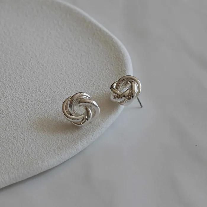 _JJ63 Silver Twisted Point Earrings