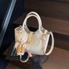 Xia Xiao Fresh Versatile Handbag Women's New Casual Bucket Bag Commuter Shoulder Messenger Bag