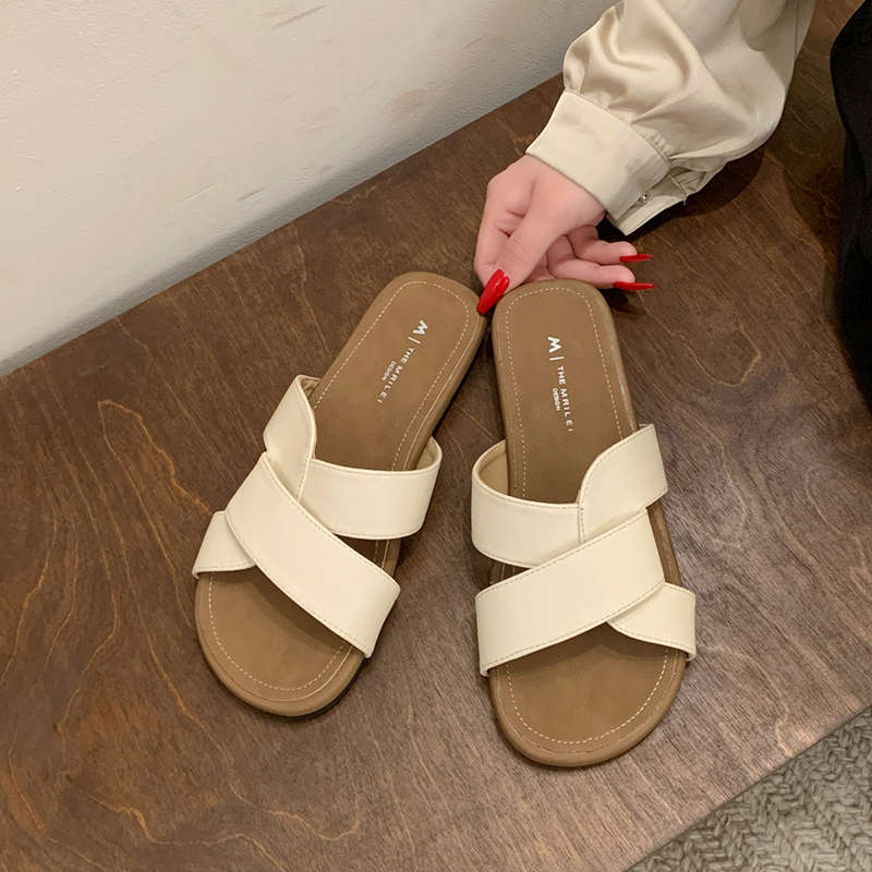 

Retro niche flat-bottomed slippers women s summer 2025 new French soft-soled outer wear ins beach cross sandals 40 бежевый