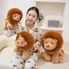 Ultima Bambola Leone Seduta e Sdraiata Kawaii Peluche Bambola Fatta a Mano Cartone Animato Anime Cuscino Carino Regalo di Compleanno per Bambini Bambola