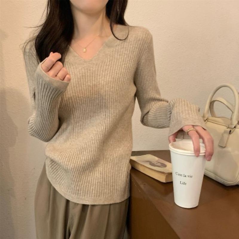 

Vintage v-neck loose bottoming shirt women s early spring loose lazy sweater with thin knitted top One size [recommended 80-60kg]
