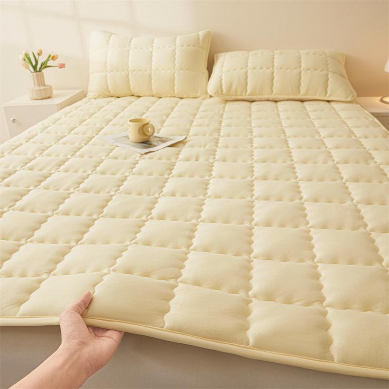 Summer Thin Mattress Pad & Blanket - Breathable & Soft Protector for Dorm, Hotel, and B&B Single Beds.