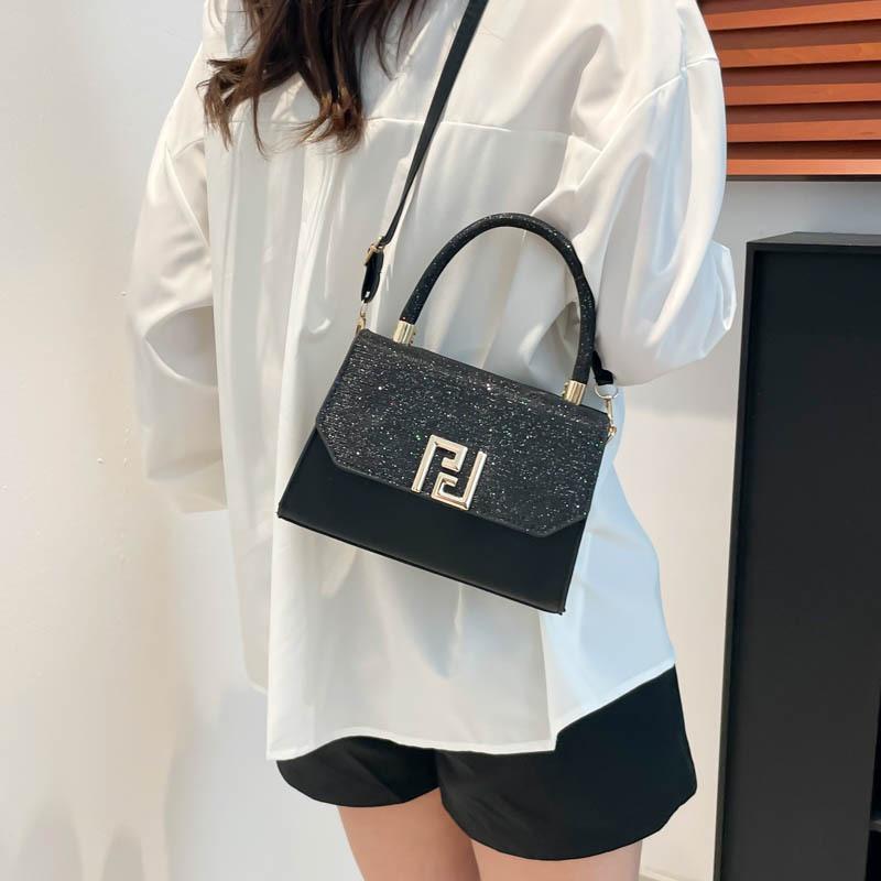 Versatile Handbag Simple Atmosphere New Messenger Bag Handbag Exquisite Shoulder Bag Women's Bag