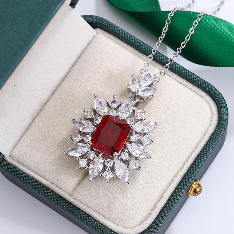 Gold-Plated Temperament Heroine Stone Luxury Square Pendant Necklace Colored Treasure Simulation Copper Bottom Old Money Style