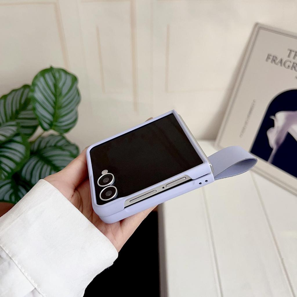 Ręczne skórzane etui Samsung Z Flip7/6/5 z paskiem na nadgarstek i podstawką do składanego ekranu