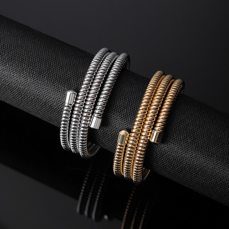 Braccialetti a Molla Metallica Impilati a Tre Strati per Uomo e Donna, Braccialetti Personalizzati alla Moda, Braccialetti Esagerati in Stile Freddo