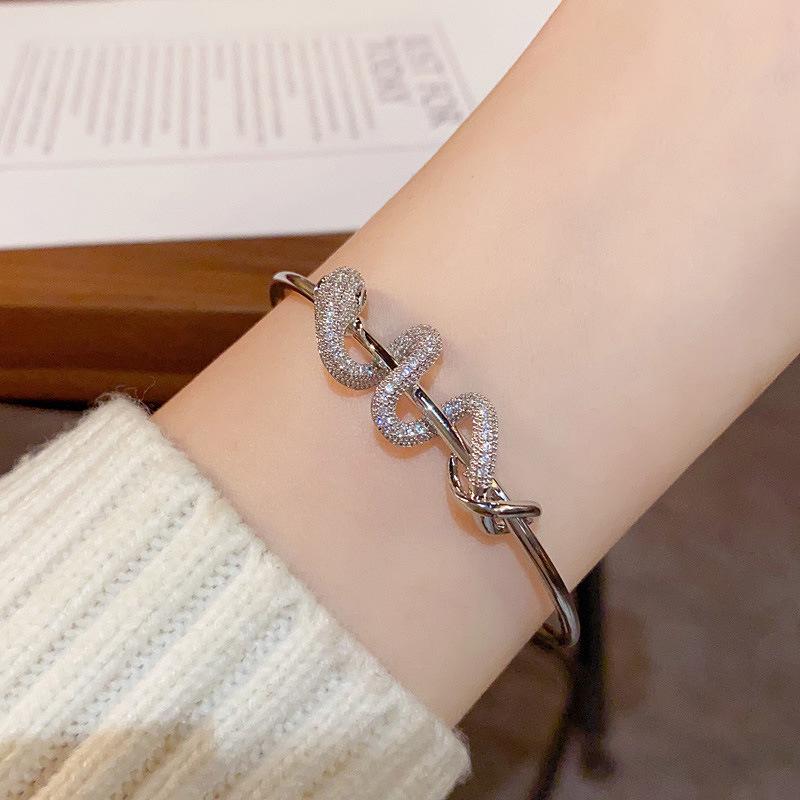 Elegance Diamond Snake Bracelet: Adjustable, Openable, High-End Commuting Accessory for Women