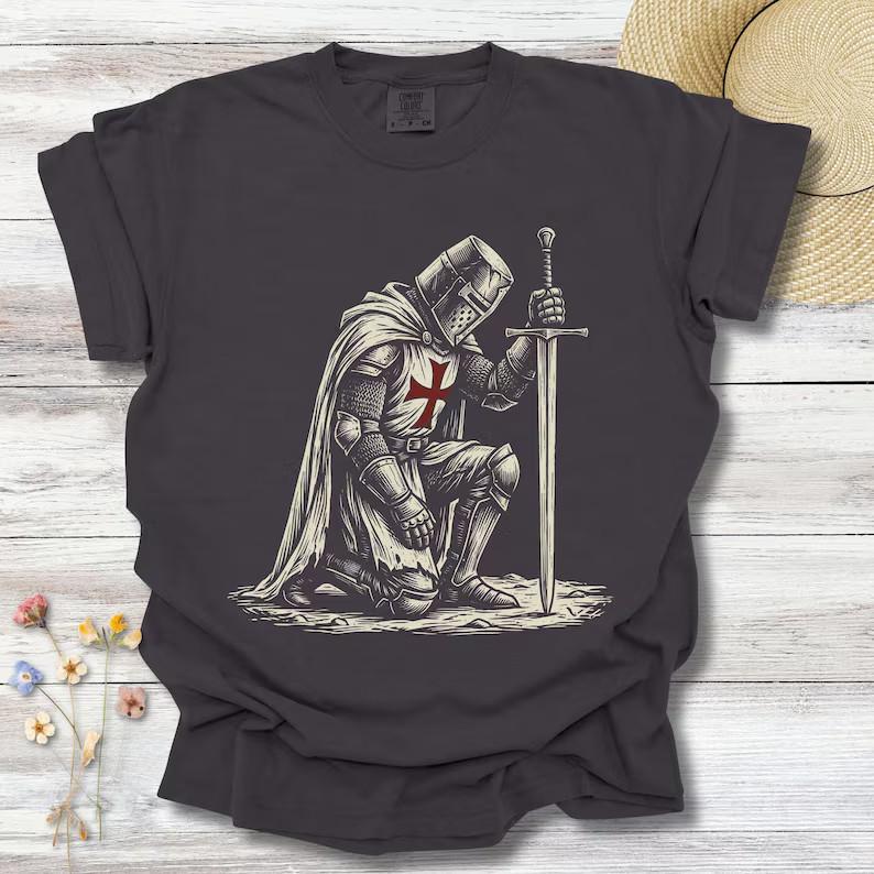 Kneeling Templar Knight Crusader T-shirt | Medieval Armor Sword Cross S
