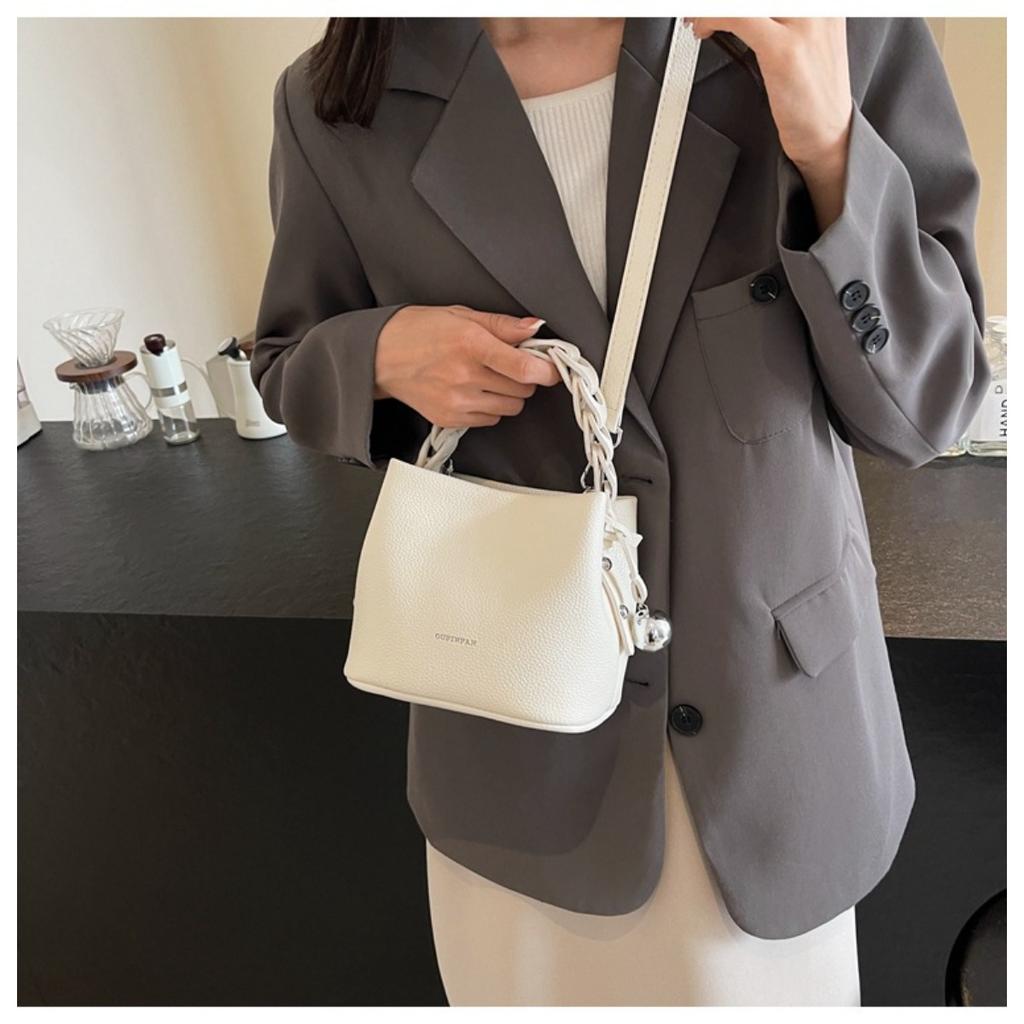 Ladies' Elegant Woven Bucket Bag Crossbody Bag - Detachable Shoulder Strap, Magnetic Buckle Design, Large Capacity Handbag