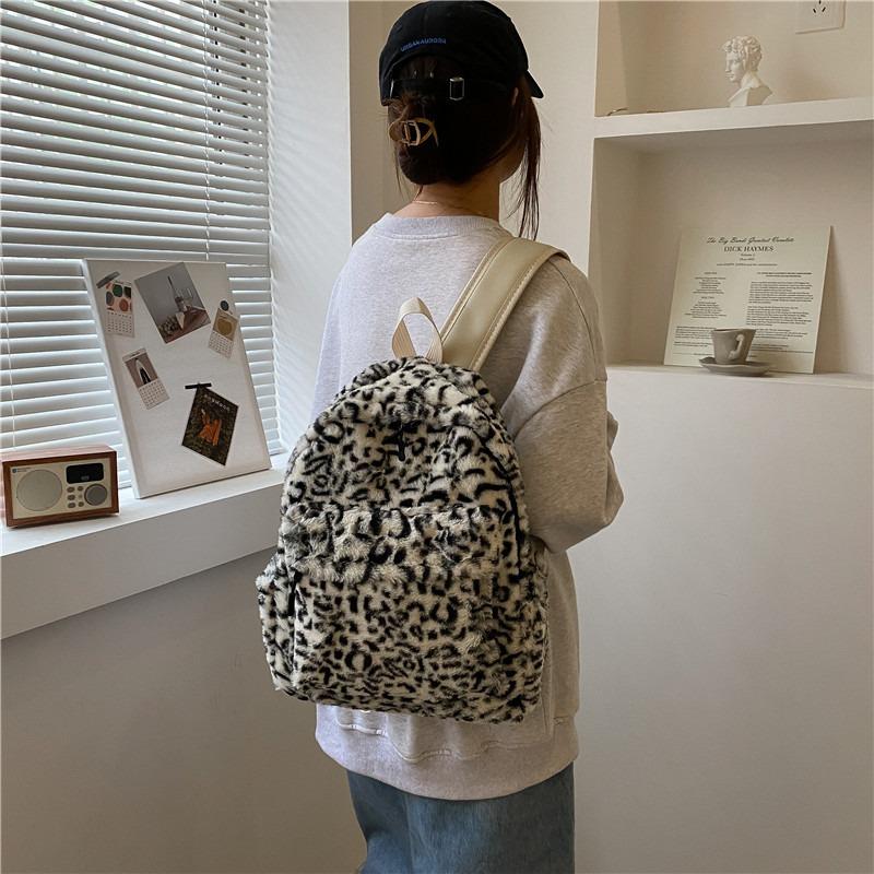 Zaino alla moda borsa in peluche con stampa leopardata da donna inverno nuovo semplice zaino per pendolari studenti borsa da donna
