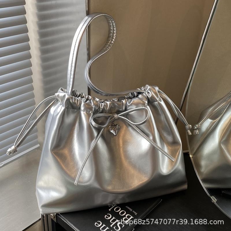 Premium bundle tote bag 2025 spring and summer new Korean version large-capacity shoulder women's bag fashionable commuter armpit bag