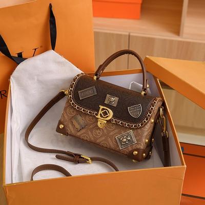 New Niche Design Shoulder Bag Trendy Retro Badge Bag Women's Fashion Messenger Bag Portable Box Bag