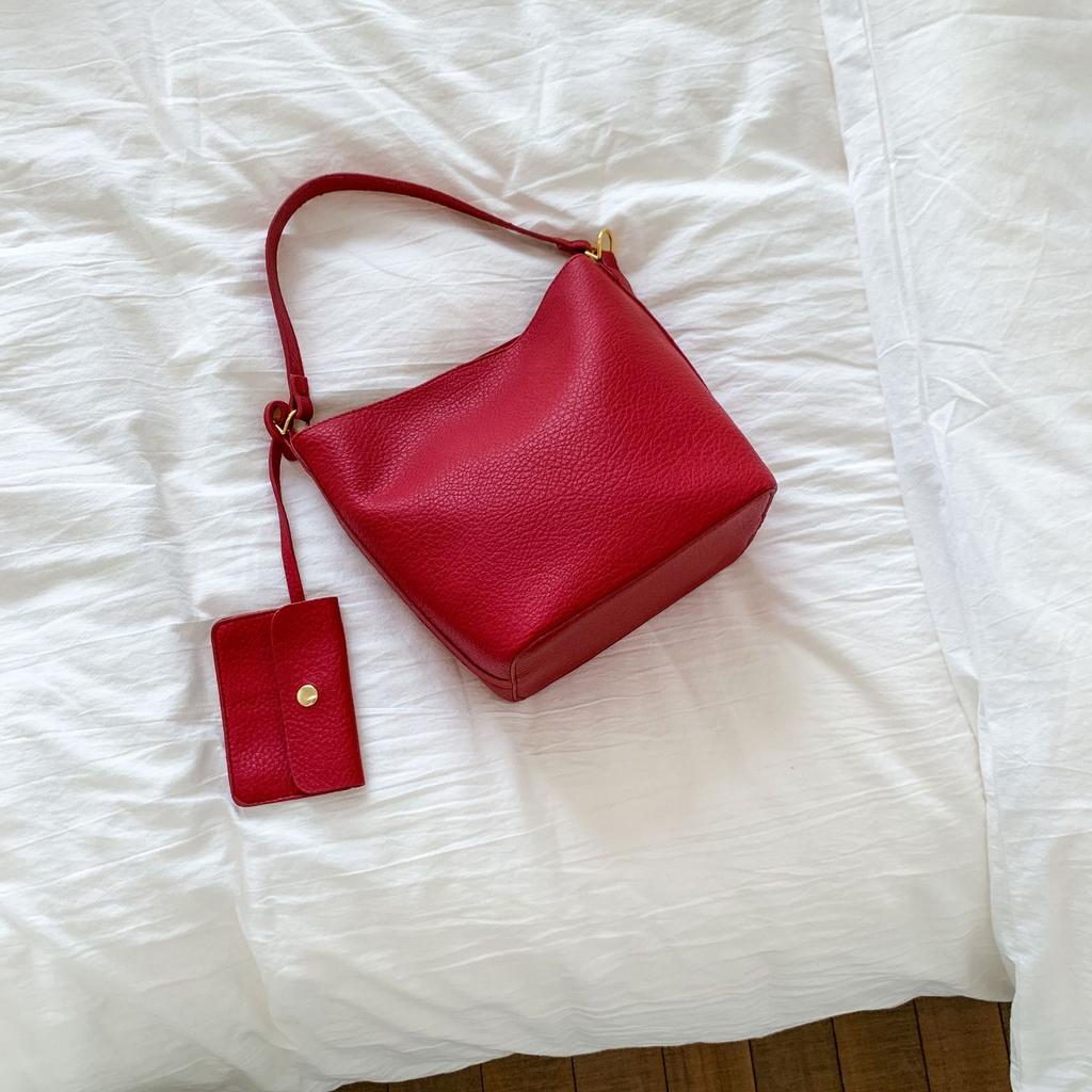 Retro Bucket Bag Women's 2025 New Fashion Lychee Pattern Large Capacity Commuting Shoulder Bag Fashionable Literary and Artistic Child and Mother Bag