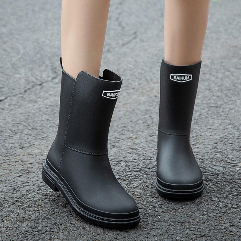 

New rain shoes women s medium tube fleece warm winter rubber shoes overshoes students thickened rain boots water shoes work light winter 40