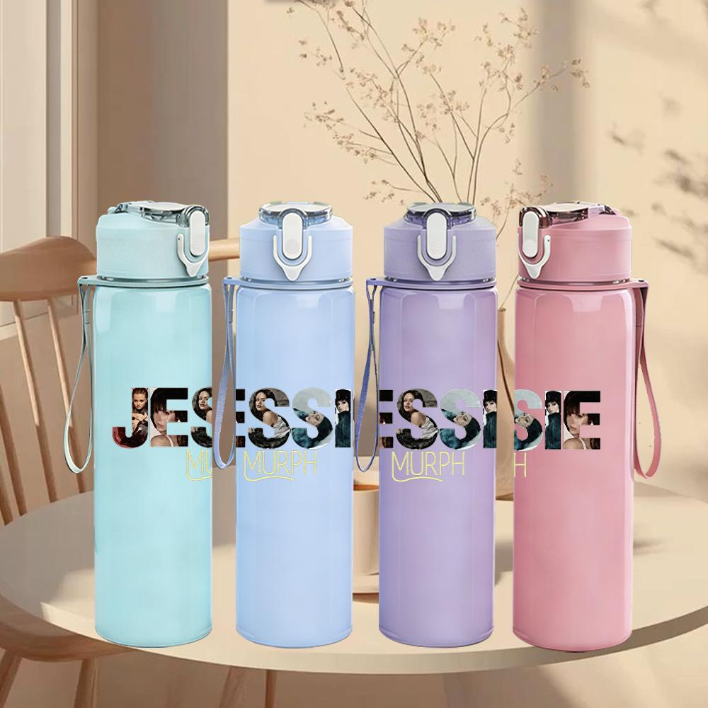 1PC Jessie Retro Female Singer Minimalist Text Print 750ml Portable Sports Water Bottle Leakproof Gym Outdoor Travel Drink Cup
