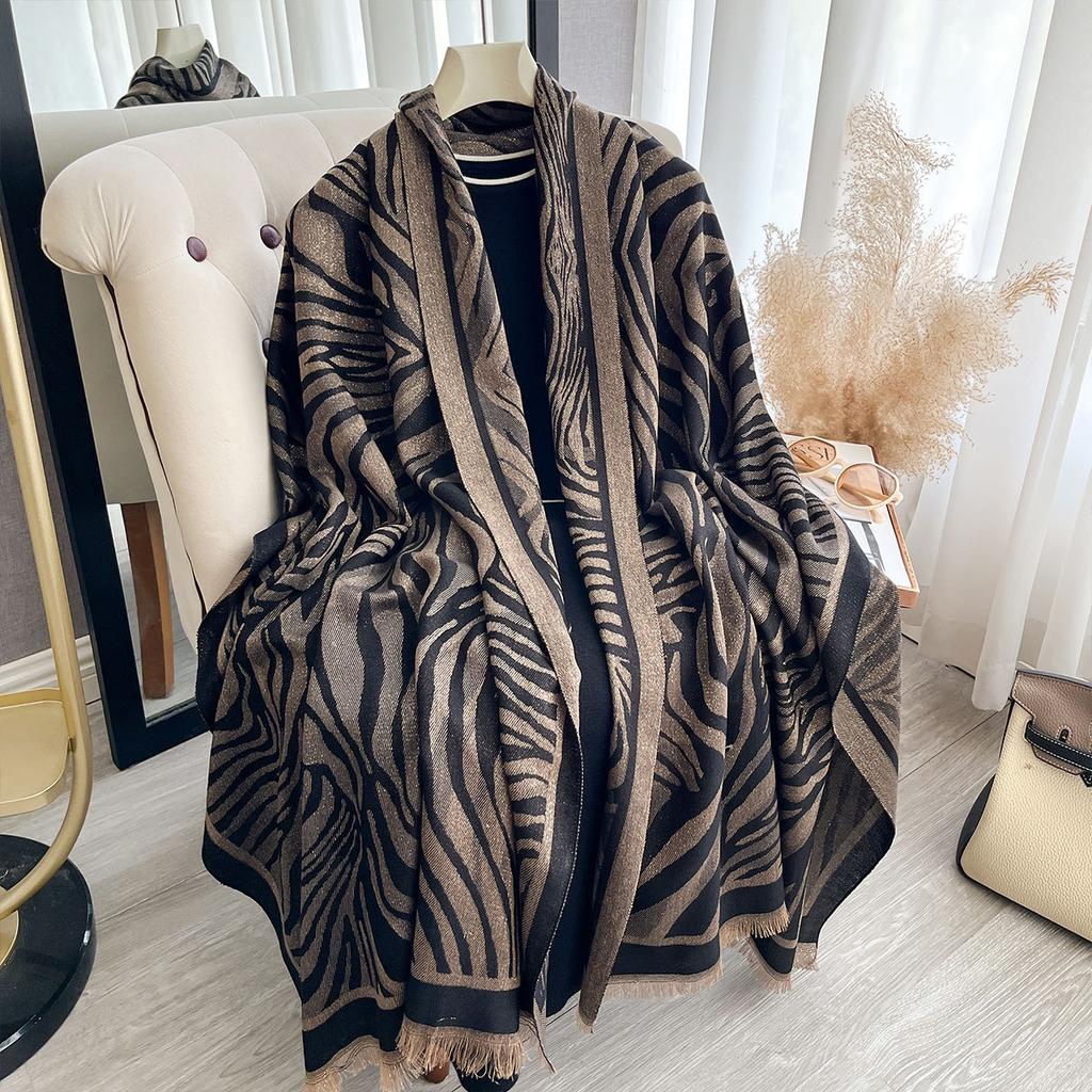 Leopardenmuster Imitation Kaschmir Dünner Schal Damen Goldfaden Leichter Luxus Vielseitiges Tuch Klimaanlagendecke Leichter Luxus Einfaches Tuch