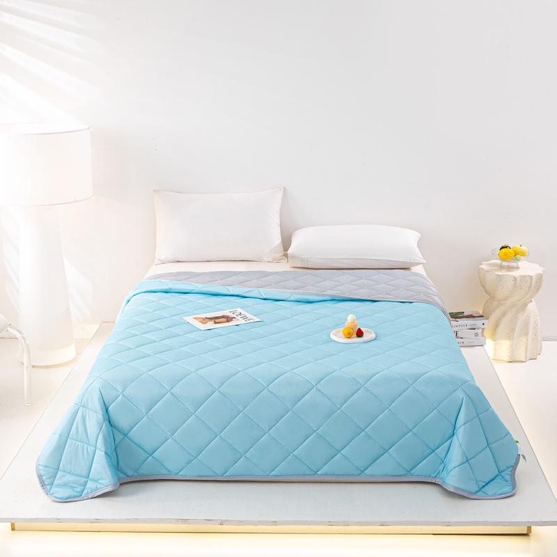 Silk Cool Summer Quilt: Lightweight, Solid Color, Ideal for Air Conditioning